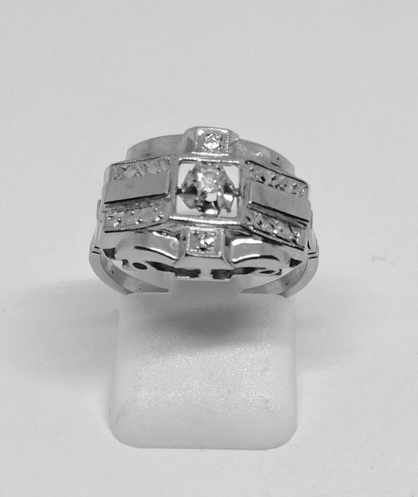 bague en or gris art déco avec saphir blanc vers 1930