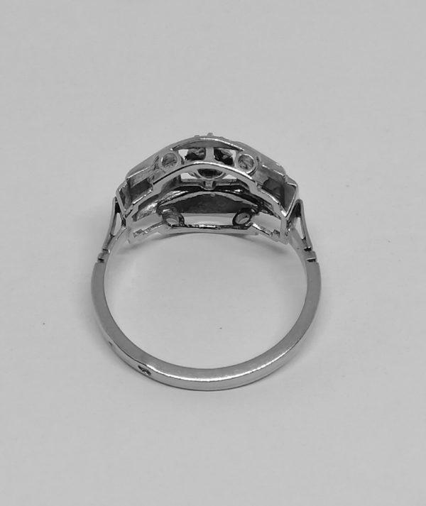 bague en or gris art déco avec saphir blanc vers 1930