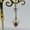 paire de boucles d'oreilles pendantes en or bicolore art déco