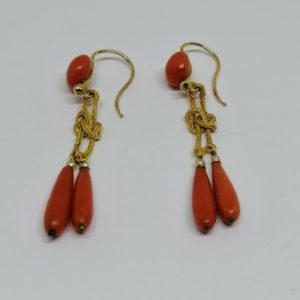 boucles d'oreille or pendantes avec corail et perles fines