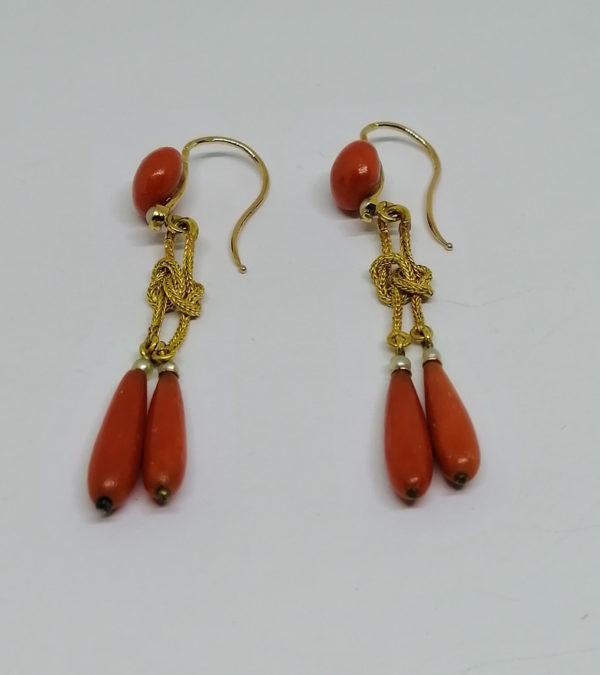boucles d'oreille or pendantes avec corail et perles fines