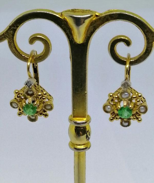 boucles d'oreilles or émeraudes et perles fines vers 1900
