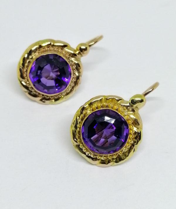 boucles d'oreilles en or avec améthystes rondes à facettes vers 1860