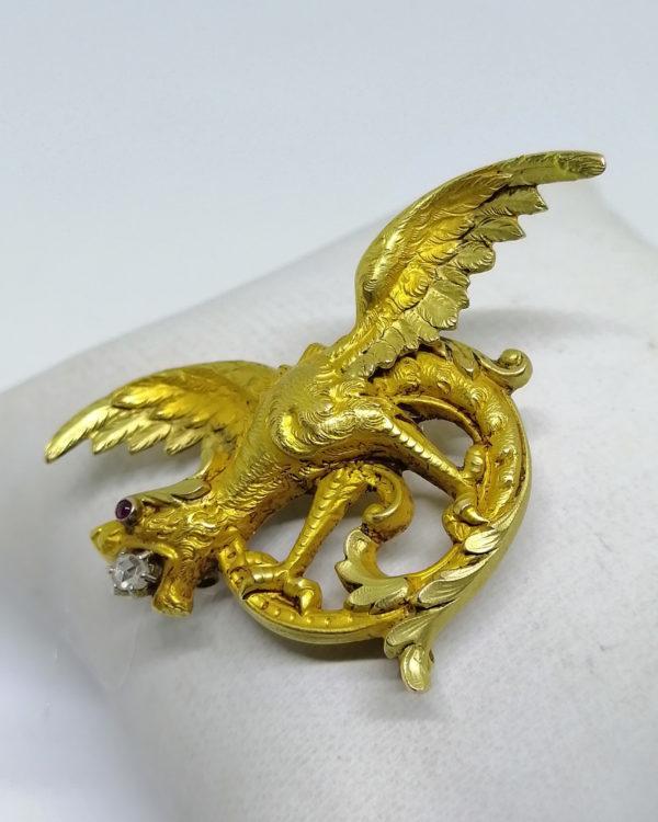 broche en or griffon vers 1860