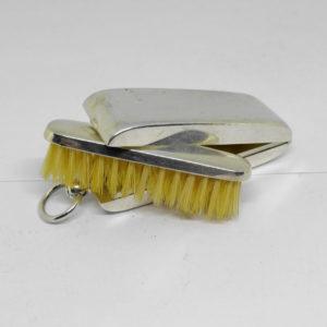 brosse à moustache et son coffret argent vers 1930