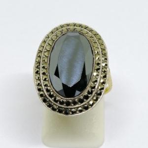 bague argent/or, avec hématite ovale et marcasites art déco vers 1930.