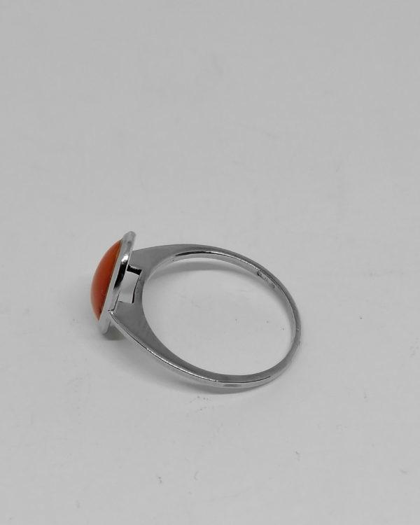 bague argent avec cabochon de corail vers 1930-40.