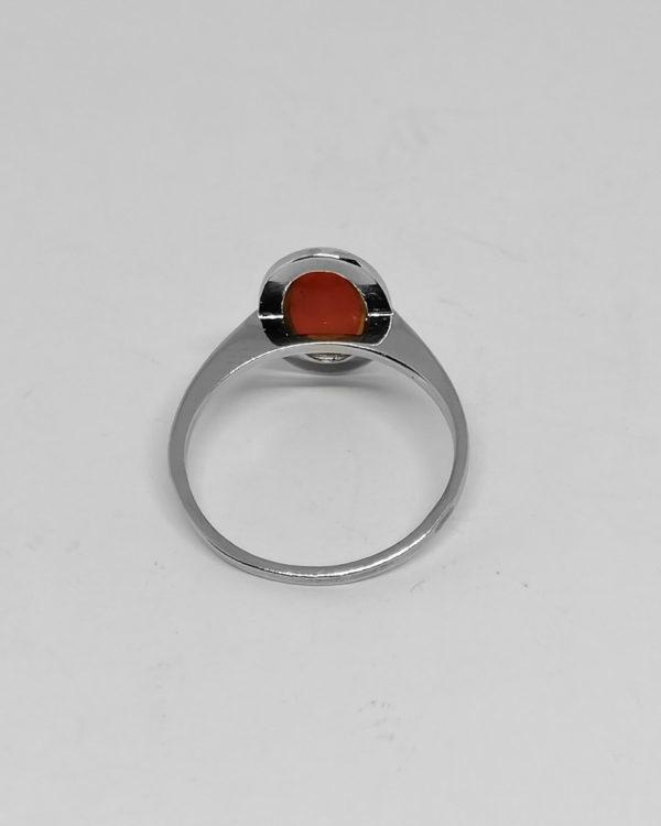 bague argent avec cabochon de corail vers 1930-40.