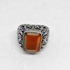 bague argent chevalière avec monture ajourée et cornaline vers 1920