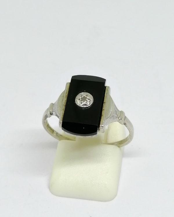 bague argent avec onyx et petite rose de diamant vers 1925