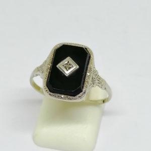 bague argent avec onyx plat et rose de diamant art déco