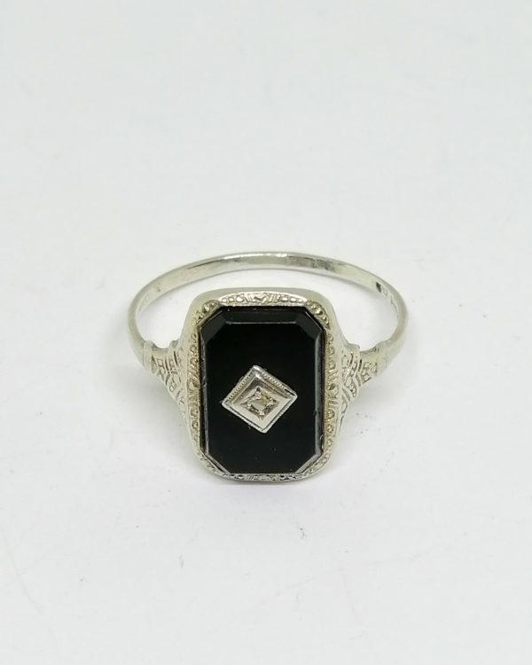 bague argent avec onyx octogonale et rose de diamant art déco vers 1925