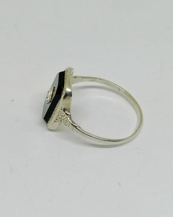 Bague argent avec onyx octogonal et rose de diamant art déco vers 1925