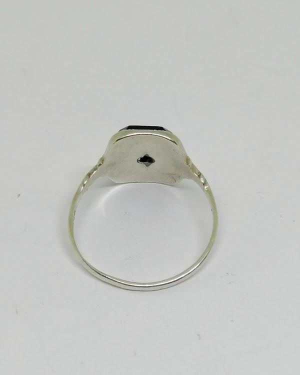 bague argent avec onyx et rose de diamant art déco vers 1925