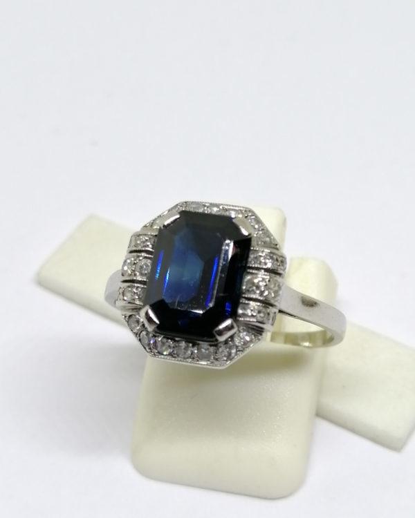 bague en or gris avec saphir et diamants art déco vers 1930