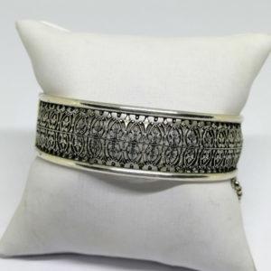 bracelet argent avec frise entièrement ajourée de motifs orientalistes vers 1920