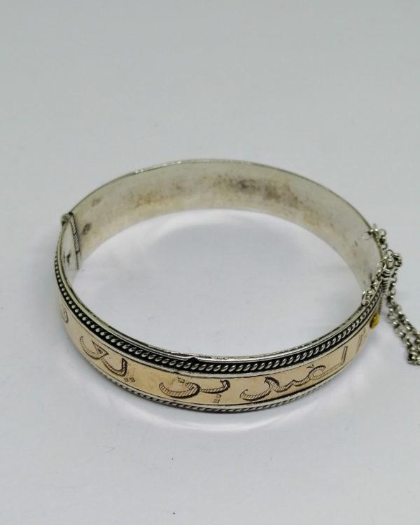 bracelet argent jonc bicolore avec inscription en langue arabe vers 1930.