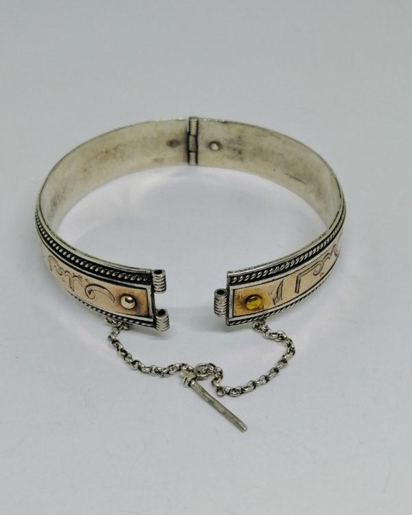 bracelet argent jonc bicolore, avec inscription en langue arabe, vers 1930.
