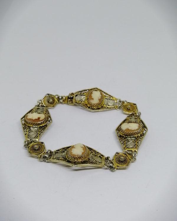 bracelet argent vermeil filigrané avec camée coquillage, vers 1930.