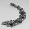 bracelet argent avec maillon en forme de fleur filigrané, vers 1920-30.
