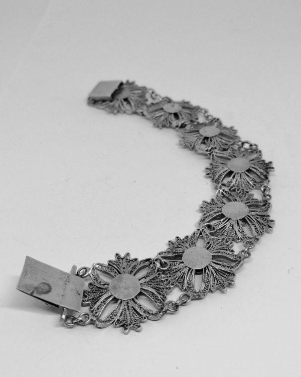 bracelet argent avec maillon en forme de fleur filigrané, vers 1920-30