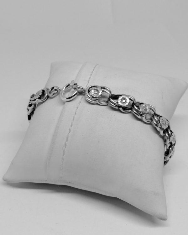 bracelet argent avec maillon creux et motif de fleur vers 1900