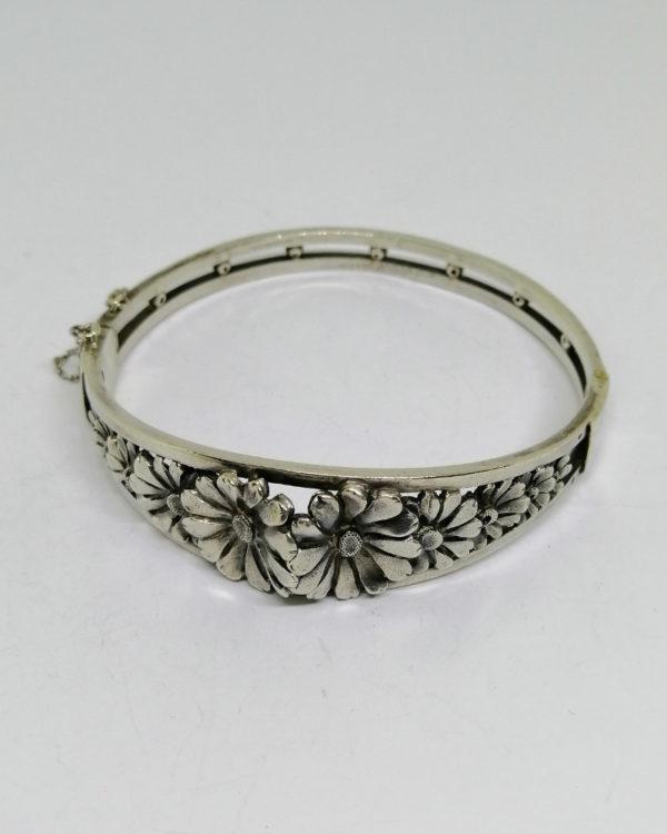 bracelet argent , jonc avec décor de marguerites vers 1900, art nouveau.