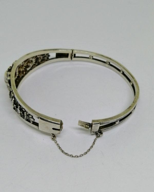 bracelet argent, jonc avec décor de marguerites vers 1900, art nouveau.