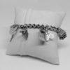 bracelet argent avec huit petites breloques vers 1975