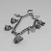 bracelet argent avec huit petites breloques 1975