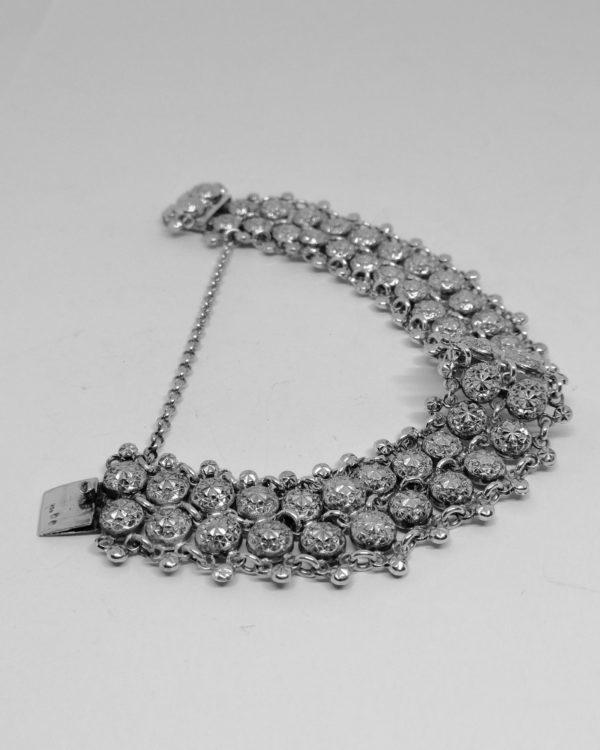 bracelet argent avec maille emboutie et travail de facettes en pointes vers 1900.