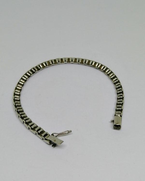 bracelet argent avec sertie de pierres façon rivière vers 1930.