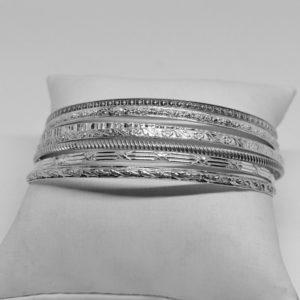 bracelet argent semainier avec décors végétaux et frises, vers 1920.