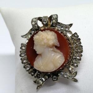 broche en argent vermeil, avec camée sur agate portrait de femme, vers 1880.