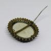 broche pomponne avec porcelaine peinte d'un portrait de femme, autour sertie de grenats naturels de taille bohême, vers 1860-90.