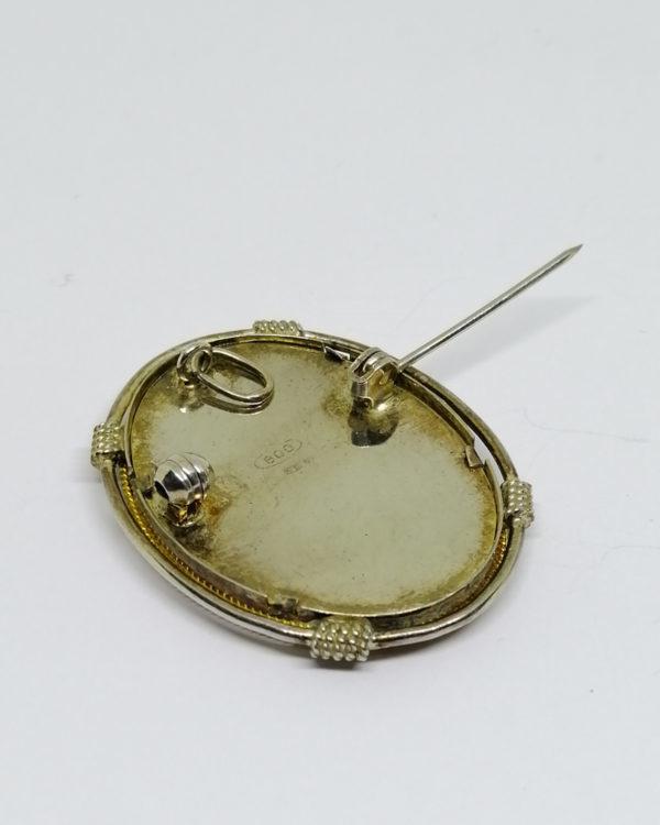 broche/pendentif argent et vermeil, avec peinture miniature représentant des fleurs vers 1930-40.