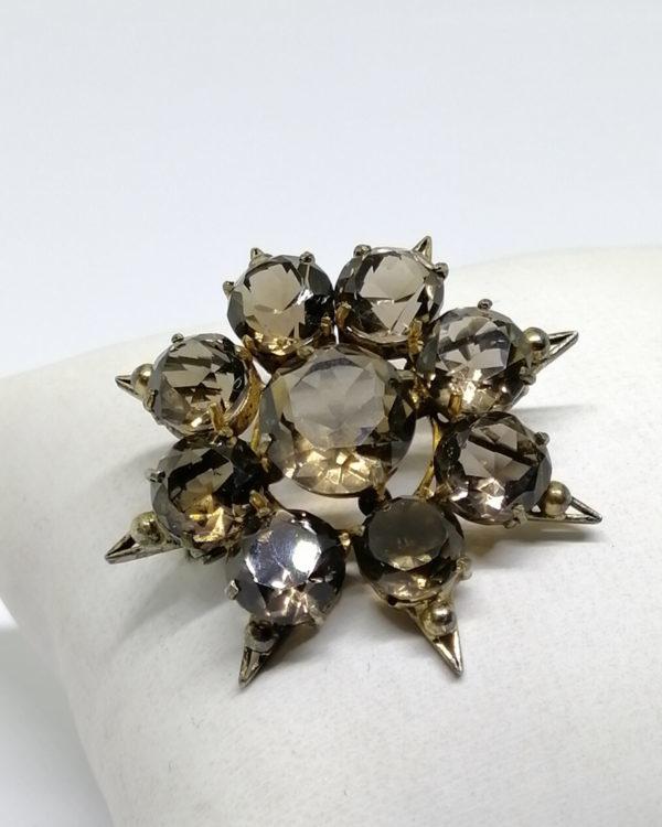 broche en argent vermeil avec pavage de quartz fumé, vers 1900.