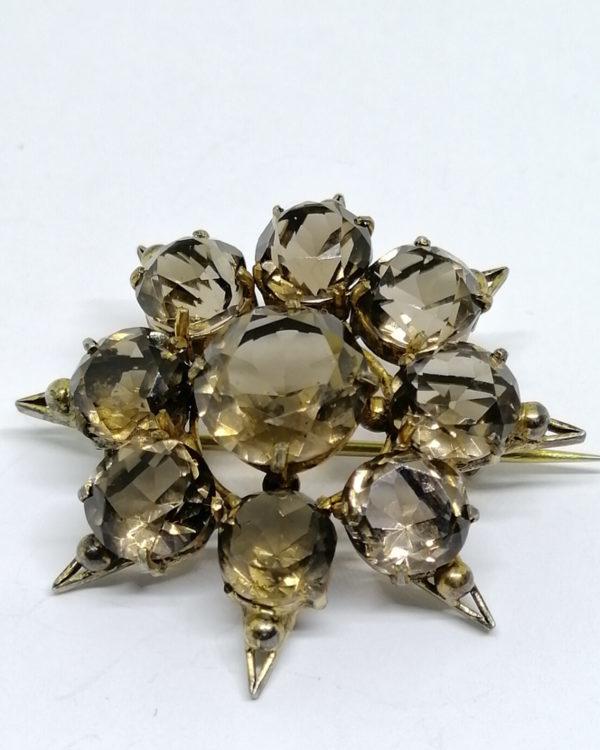 broche en argent, vermeil, avec pavage de quartz fumé naturel vers 1900.