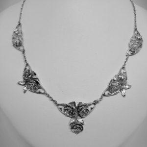 collier argent modèle de roses rare vers 1900