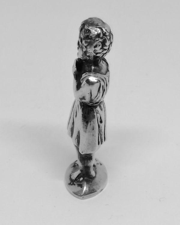 étui à aiguilles en argent massif , personnage vers 1900