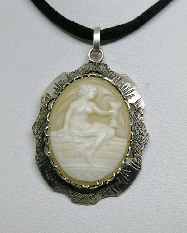 pendentif argent avec camée coquillage , vers 1920