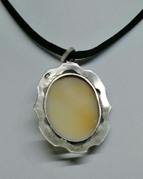 pendentif argent avec camée coquillage blanc vers 1920.