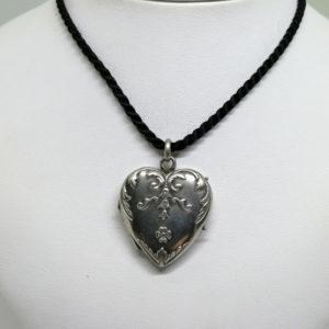 pendentif en forme de coeur porte-photo vers 1900, art nouveau.