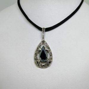 pendentif argent en forme de goutte avec hématite et marcasites art déco vers 1930.