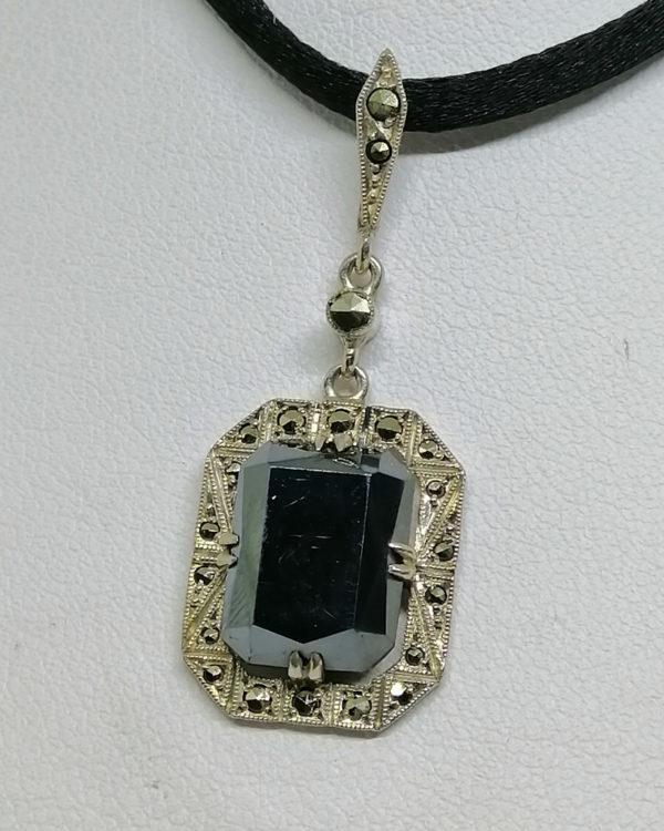 pendentif argent avec hématite et marcasites art déco vers 1930.