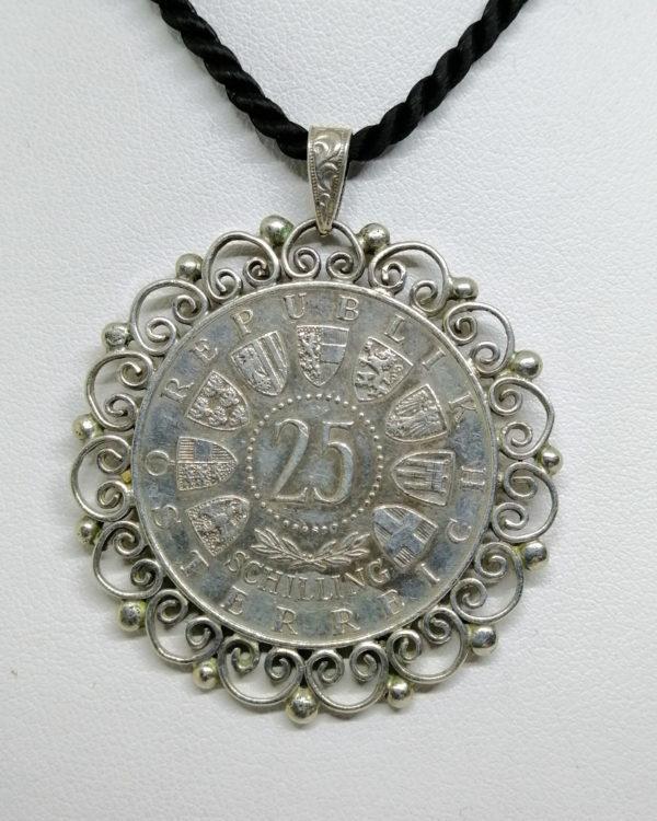 pendentif argent pour les 300 ans de Mozart, vers 1956.