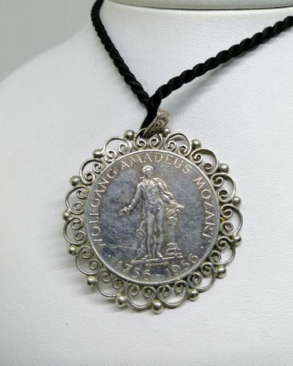 pendentif argent pour la commémoration des 300 ans de Mozart, vers 1960.