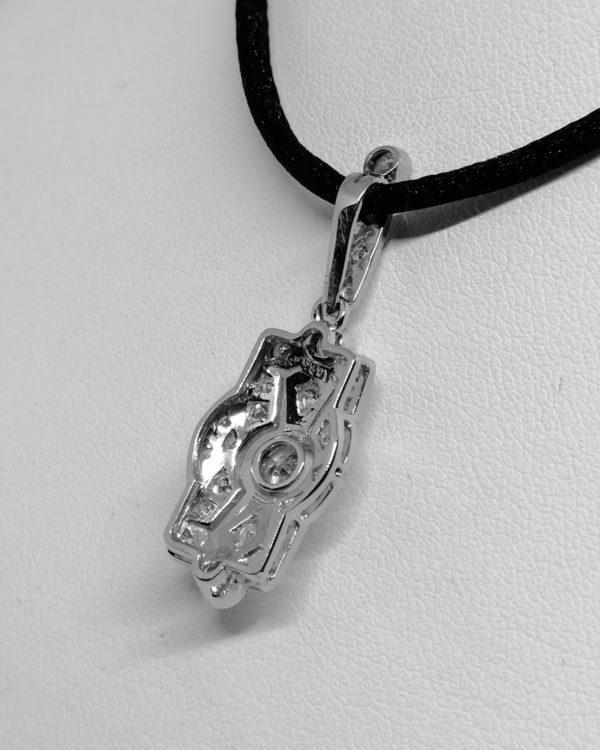 pendentif en or gris 14ct avec pavage de diamants art déco, vers 1930.