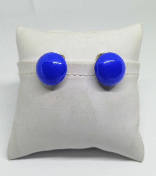 Boucles d'oreilles , clip, avec demi-boule en verre de couleur bleu.