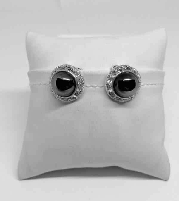 Boucles d'oreilles, clip, hématite et strass blanc.